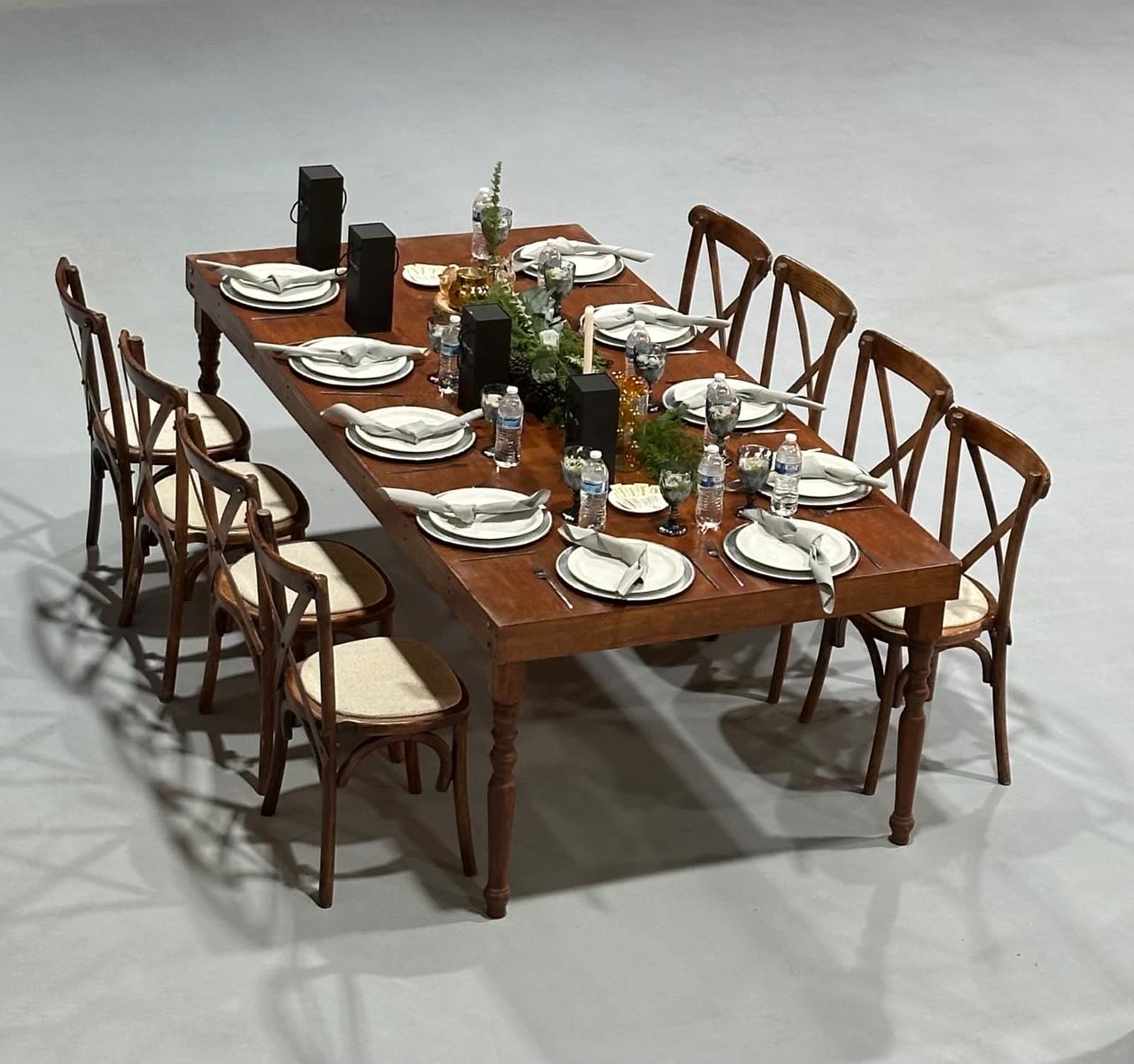 Evento BYD, montaje editorial de mesa